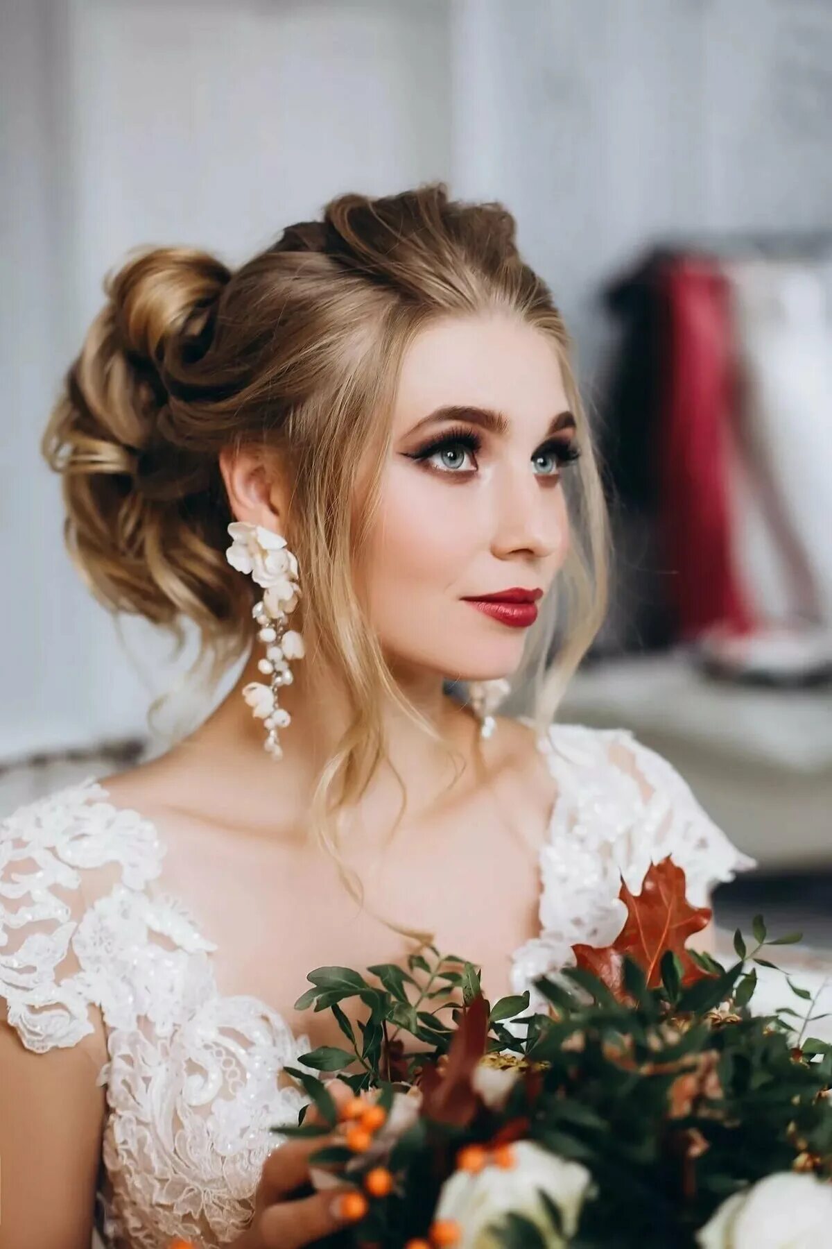 Образ прическа и макияж. Красивый макияж и прическа. Полный образ макияж и прическа. Вечерний образ макияж и прическа. Макияж невесты.