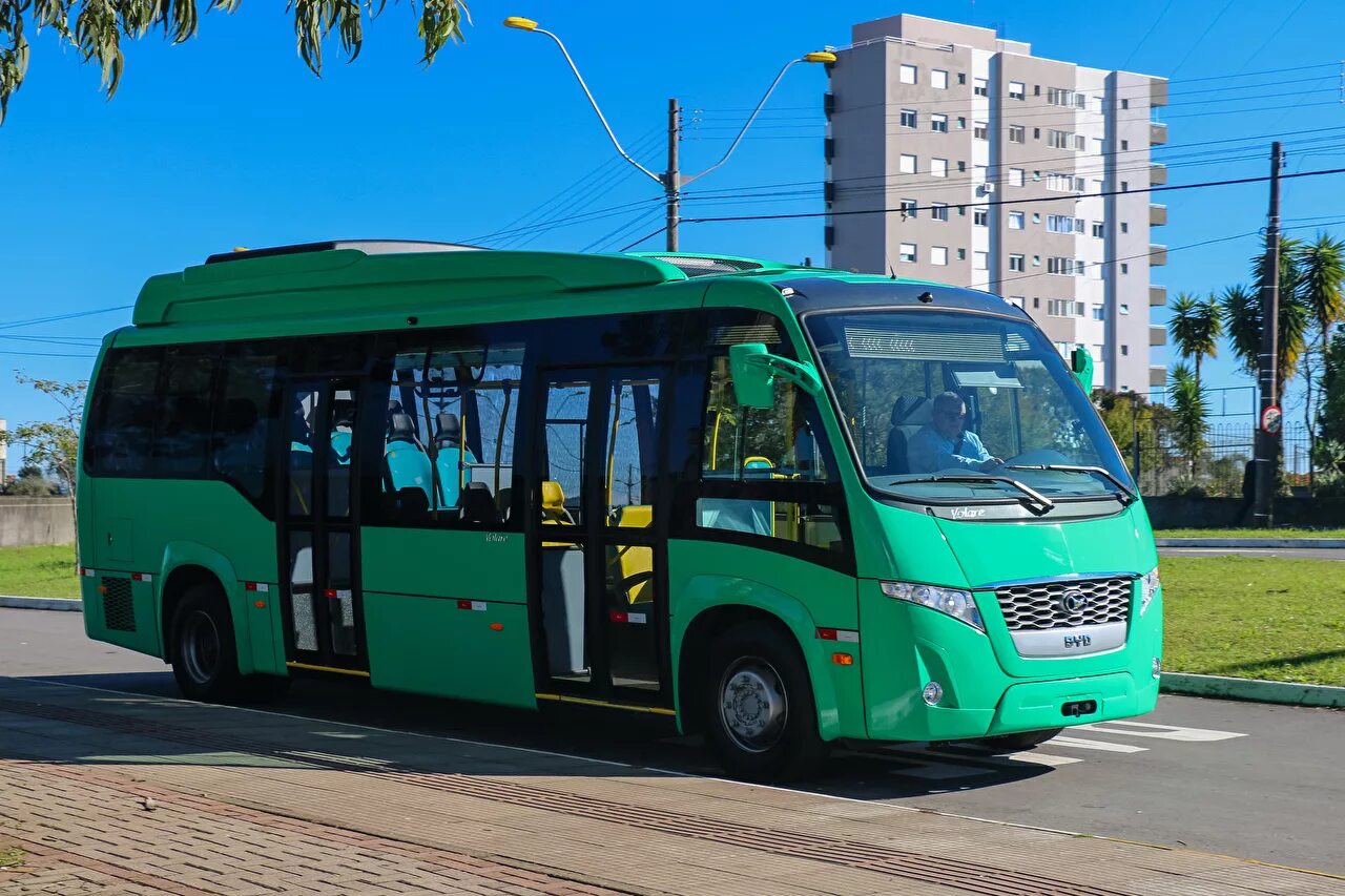 Автобус Mercedes-Benz Tourismo. АВТОБУЛЛ. Зеленый автобус. Автобус картинка.