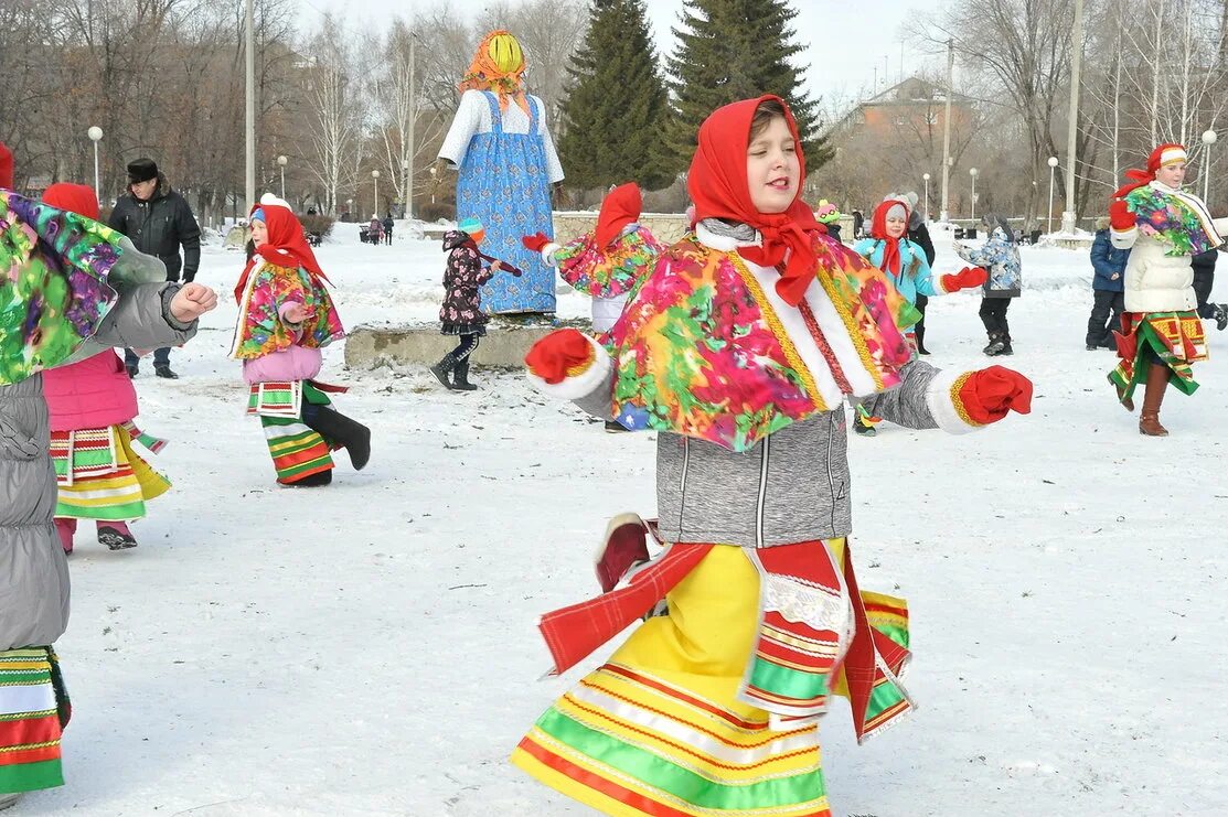 Народные праздники в апреле. Народный праздник Масленица. Народные гуляния на Масленицу. Костюмы на Масленицу народные гуляния. Оформление народных праздников.