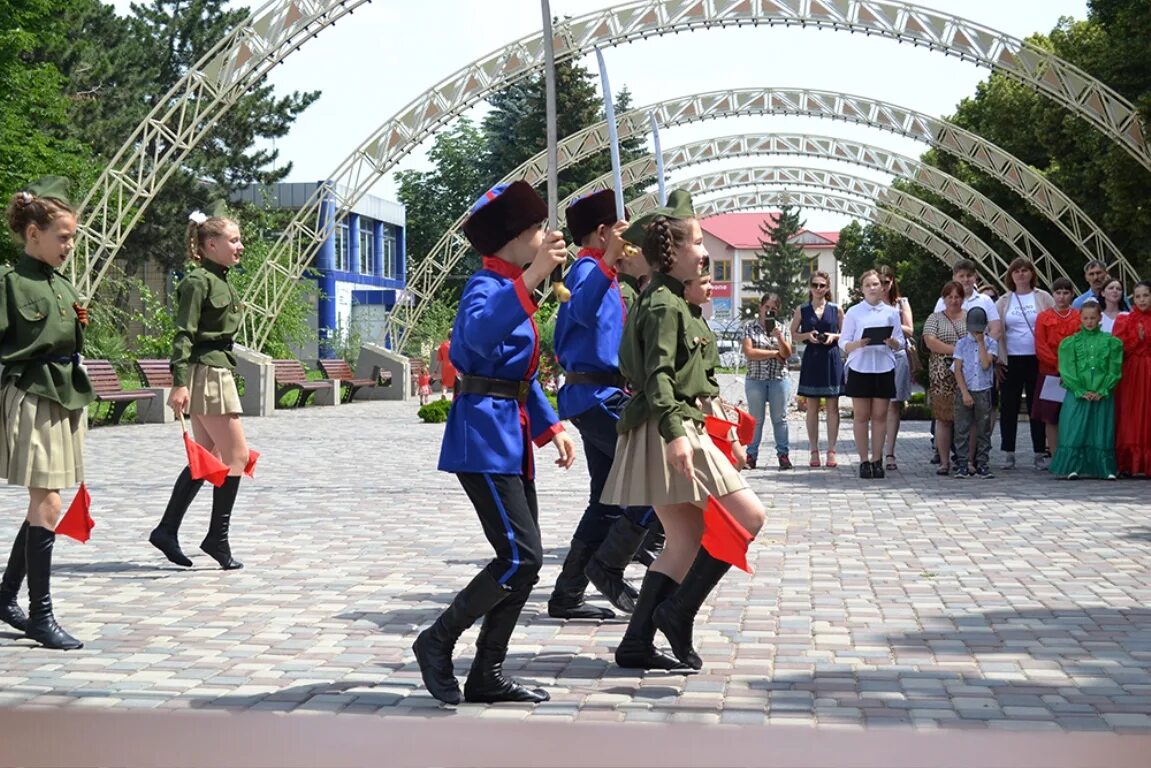 Погода в слободзее. Слободзея Приднестровье. Приднестровье Слободзея школа. Юный Патриот Приднестровья Слободзея. Казачий округ Слободзеи.