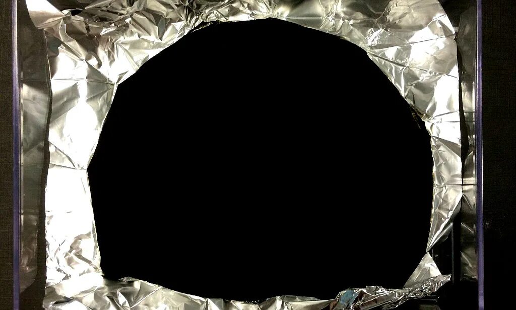 Черные не отражаются. Вантаблэк 2. Материал поглощающий свет 99.9. Vantablack металл. Супер черный материал.