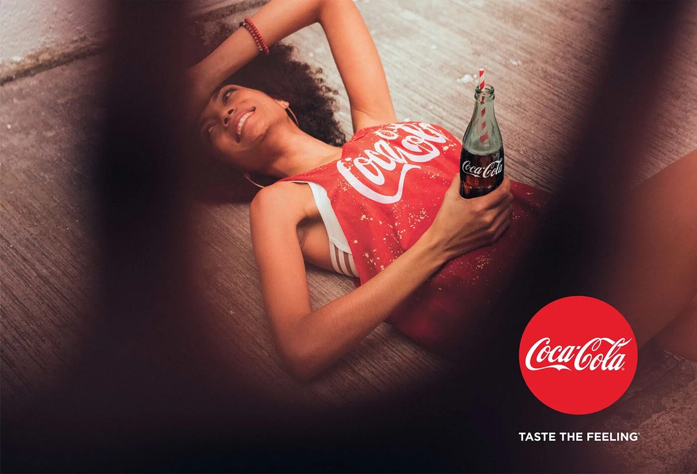Coca Cola taste the feeling. Реклама Кока-кола 2015. Кока фото горячие. Фотосессия в стиле Кока-кола. Taste the feeling