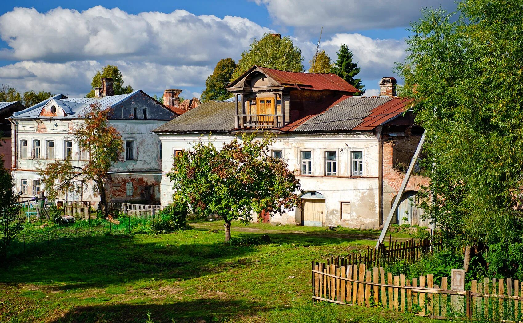 Знаменитые села. Ярославль деревня Вятское. Красивая деревня в Ярославской области Вятское. Историко культурный село Вятское. Самая красивая деревня в России Ярославская область Вятское.