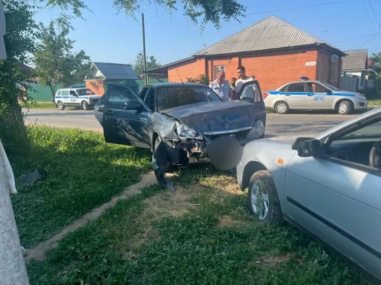 Автомобильная авария две машины. Автомобильная авария две машины. Автомобильная авария две машины. Маркс дтп сегодня. Маркс дтп сегодня.