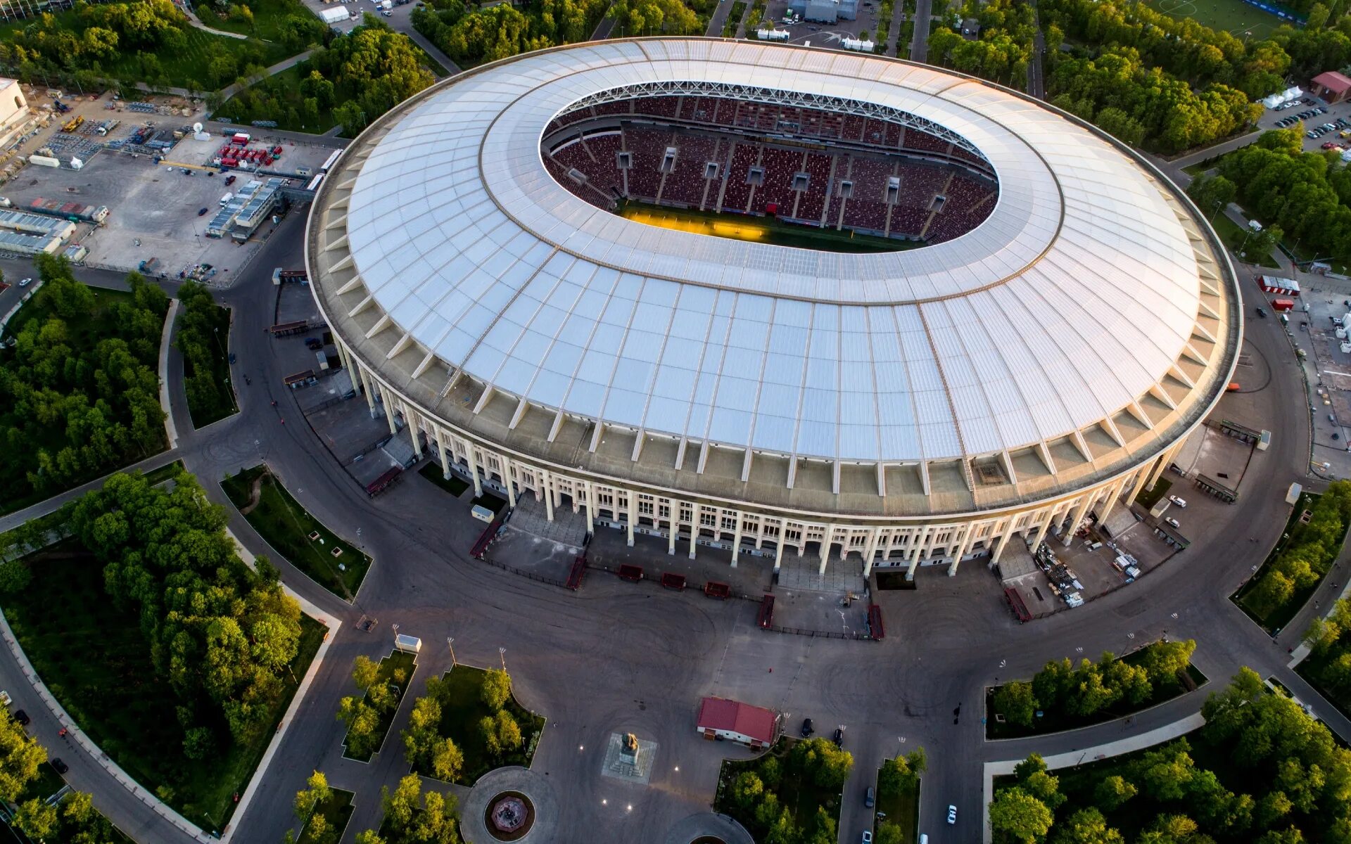 Стадион москва работа. Олимпийский комплекс Лужники Москва. Стадион Лужники Москва. Спортивный комплекс Лужники в Москве. БСА Лужники Москва.