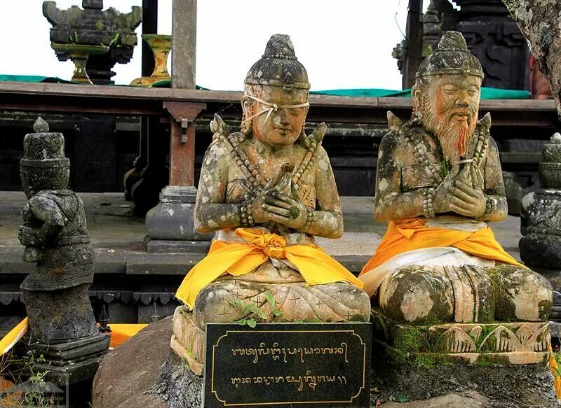 Temple tears. Lempuyang Temple Бали. Бали храм огня Барахман. Мистический храм Бубунг рентенг Бали. Храм слез.