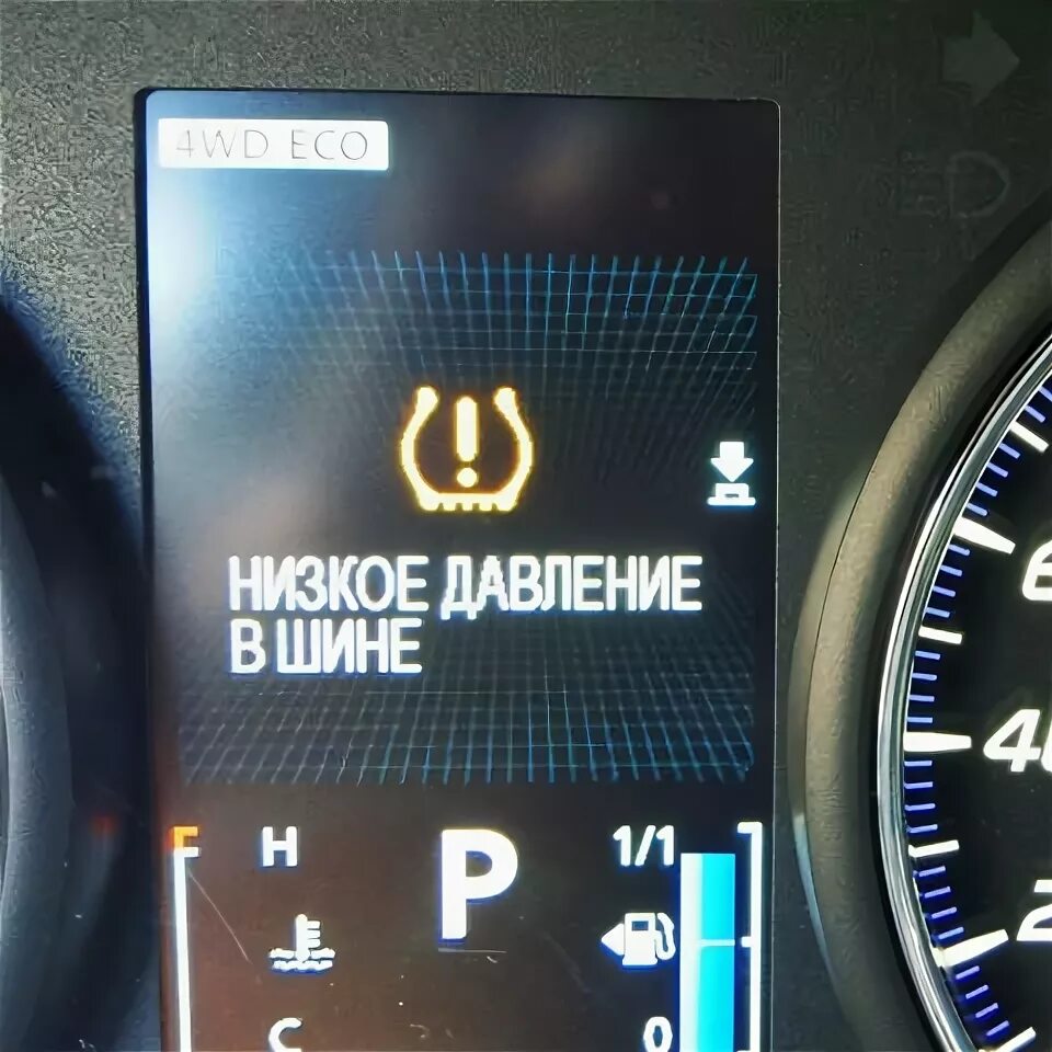 Неисправность системы tpms. Mitsubishi Outlander 2007 давление в шинах. Индикатор давления в шинах Outlander 3. Датчик давления в шинах Mitsubishi Outlander 3. Датчик давления в шинах Митсубиси Аутлендер 3.