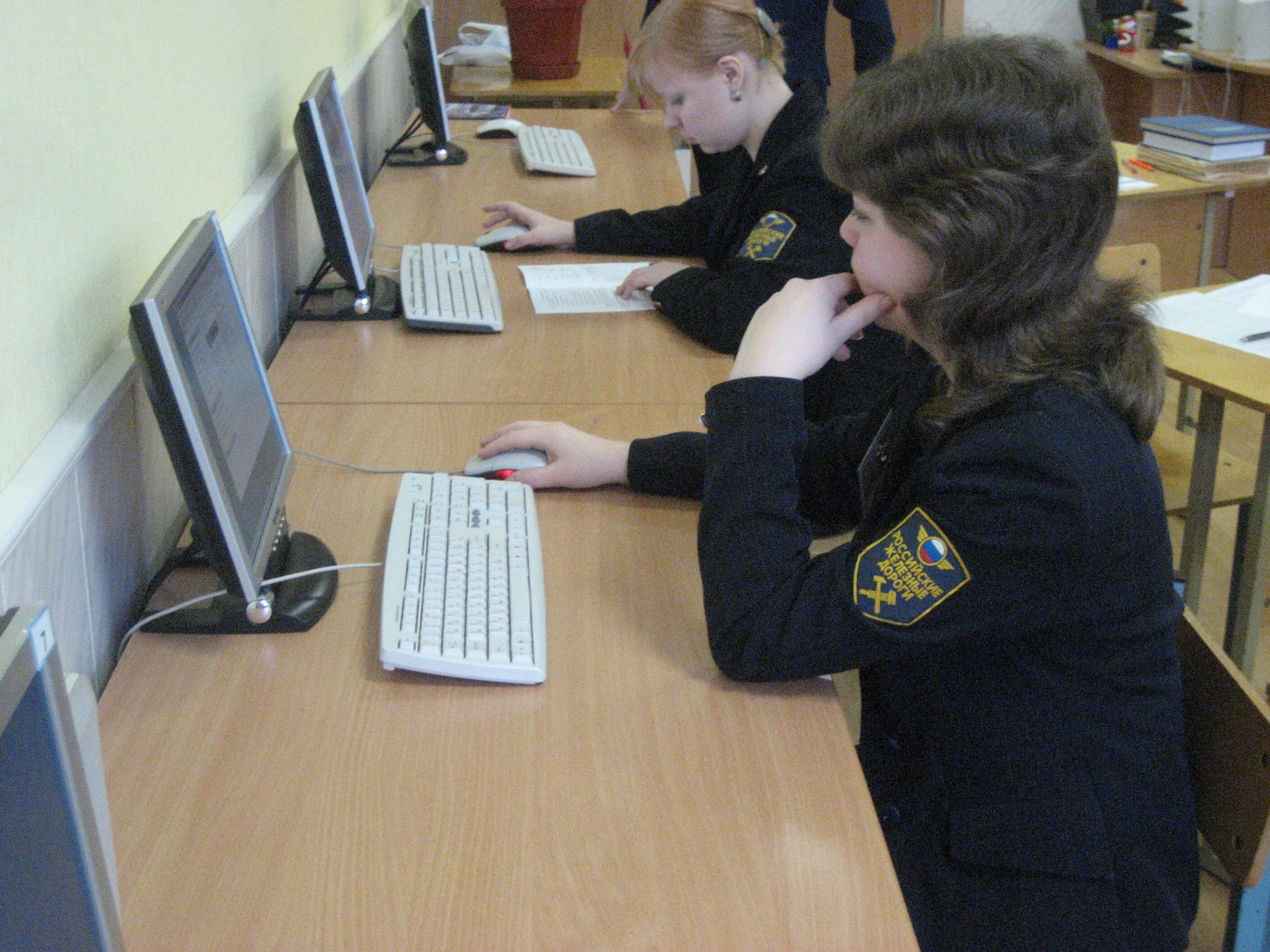 Диспетчер ржд. Оператор по обработке перевозочных документов. Диспетчер. Оператор по обработке поездной информации. Диспетчер ржд.