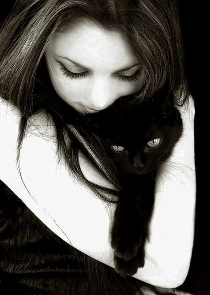 Черный кот и девочка