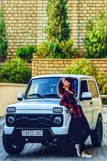 Лада Нива және жалаңаш қыздар