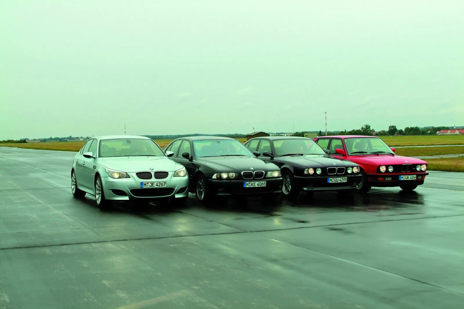 БМВ м5 поколения. БМВ 5 поколения. BMW m5 Evolution. Кузова БМВ 5.