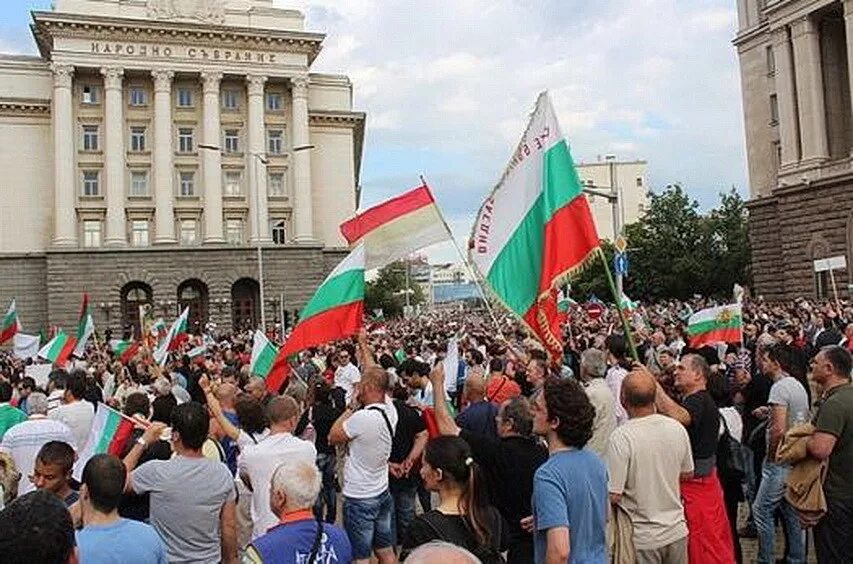 Протесты в болгарии. Национальные праздники болгарии. Новости болгарии факти. Новости болгарии факти. Болгарские новости на русском.