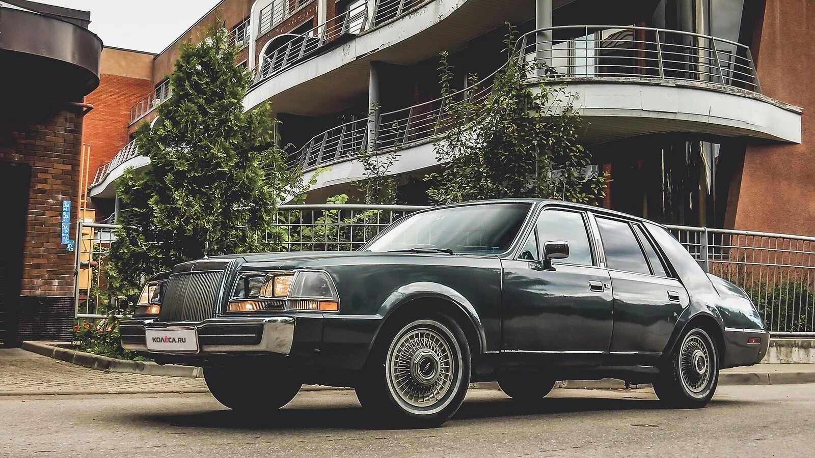 Линкольн из брат 2. Lincoln town car брат 2. Додж братья блюз. Машины бр. Линкольн из брат 2.