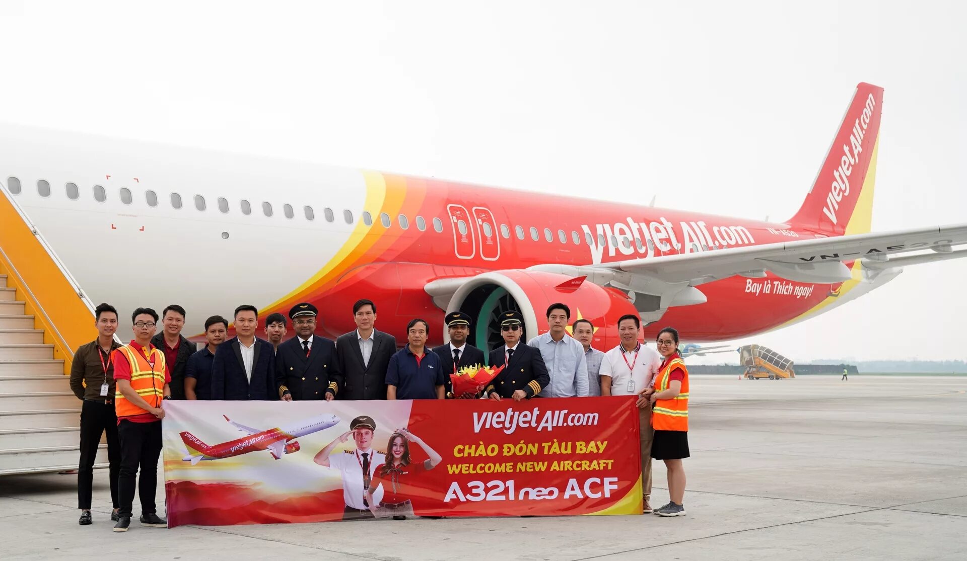 Сайт vietjet air. Vietjet a321. Vietjet Air a321. Vietjet Airbus 321. Vietjet Air самолеты.