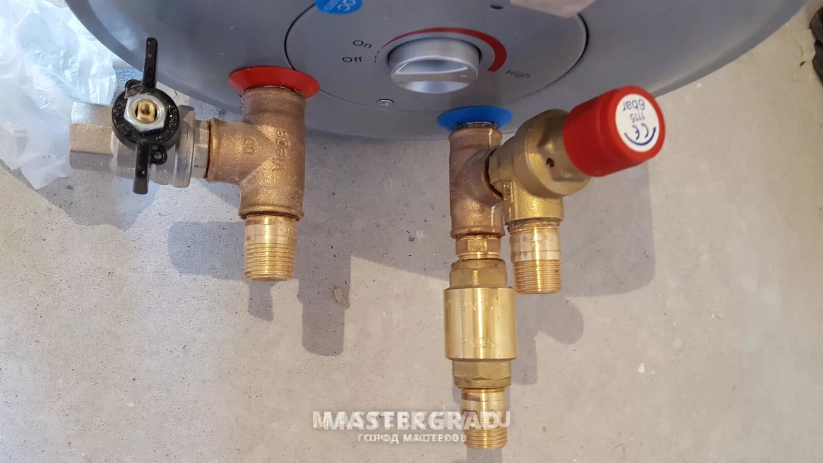 Регулятор давления водонагревателя. Редуктор давления воды valtec 1/2. Регулятор давления воды с манометром caleffi. Редуктор давления norma. Редуктор давления воды данфосс 3/4.