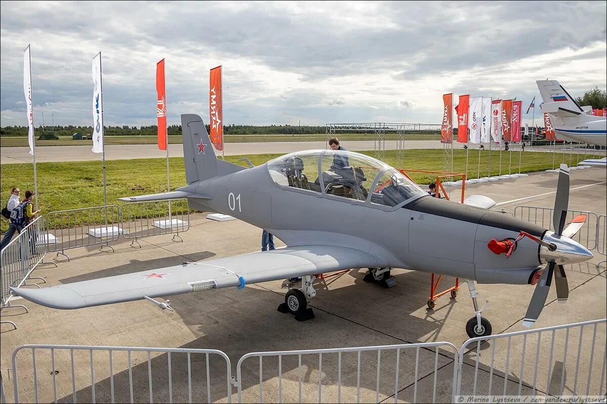 Учебно-тренировочный самолет УТС-800. Самолет УТС-800 узга учебно-тренировочный. УТС-800 кабина. Уральский завод гражданской авиации учебно тренировочный самолет. Утс 800