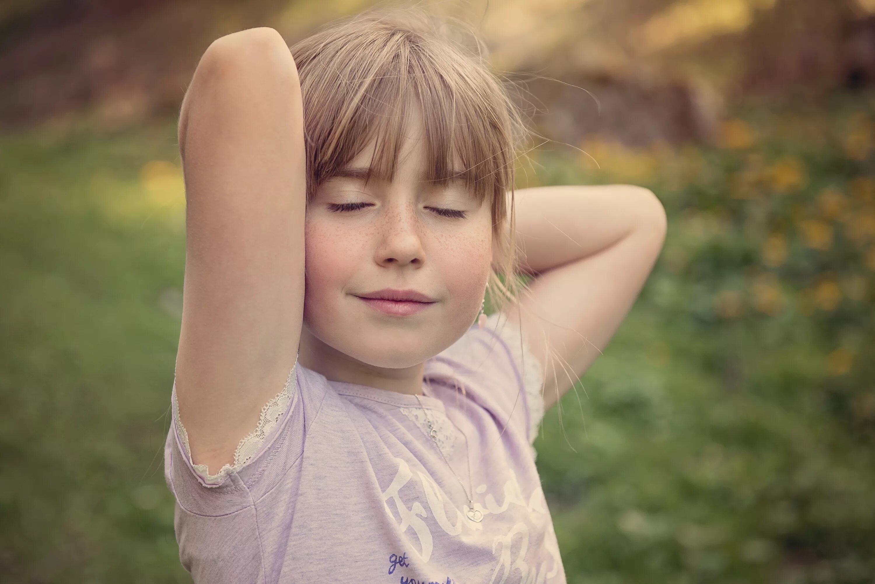 Human children. Человек для детей. Детки девочки получают удовольствие. Получать удовольствие картинка для детей. Бритые девочки дети.