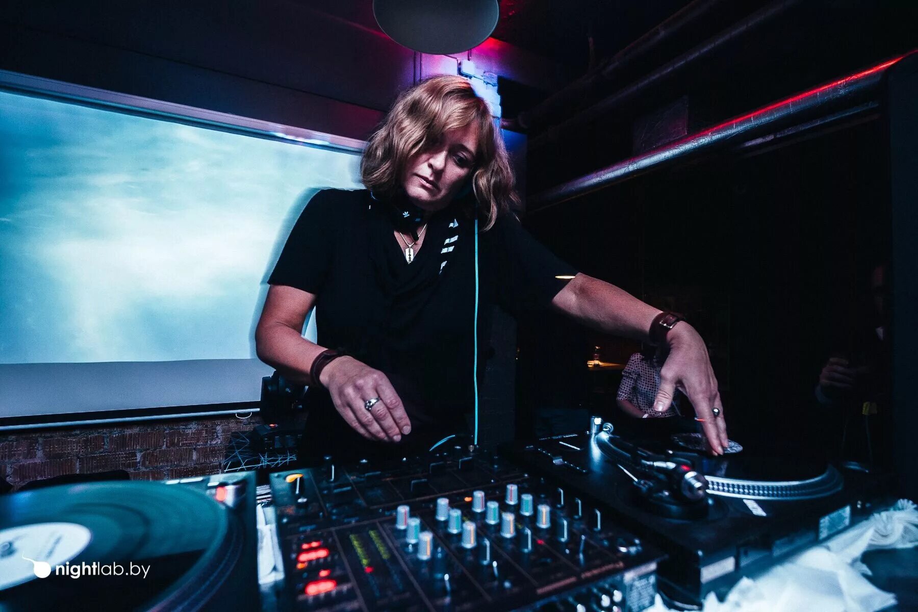 Диджей лена. Лена попова диджей фото. Dj лена попова. Катя попова диджей. Лена попова.