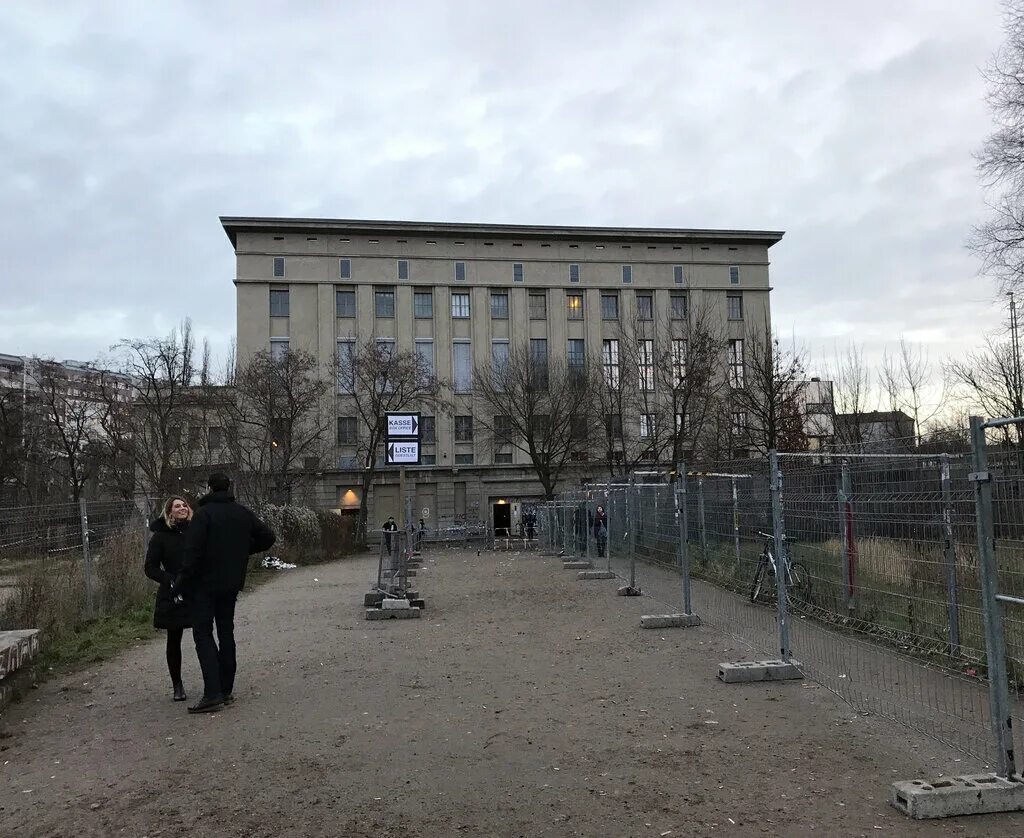 Бергхайн. Берхайн бар берлин. Берхайн в берлине. Бергхайн. Berghain / panorama bar.
