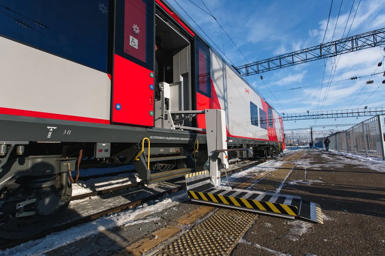 Скоростная электричка оренбург. Поезд 7004 Оренбург — Орск. Электропоезд Орск Оренбург. Электропоезд Ласточка Орск Оренбург. Электричка Оренбург Орск.