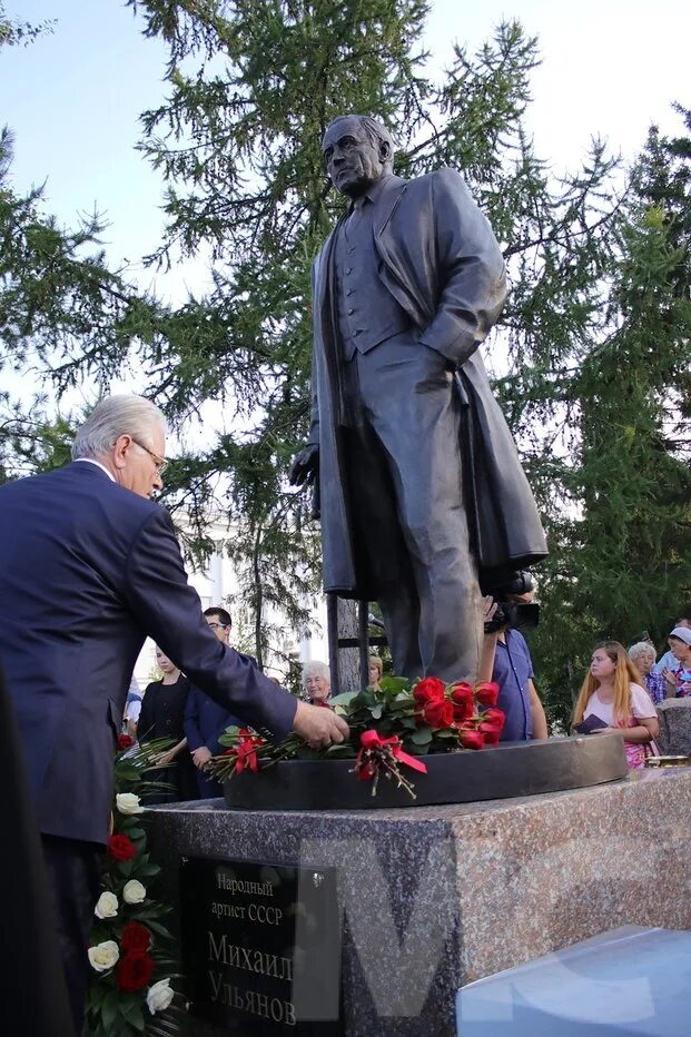 Памятник михаилу ульянову в москве где. Прощание с Михаилом Ульяновым.