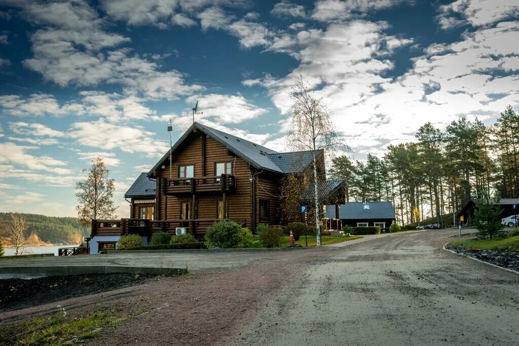 Турбаза петрозаводск. Загородный дом Ламберг Карелия. Поселок Ламберг Сортавала. Ламберг база отдыха в Карелии. Озеро Ламберг Карелия.