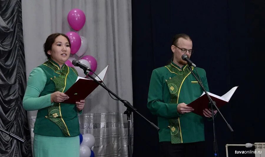 Национальный праздник наадым. Тыва мероприятия. Тувинский национальный праздник наадым. Конкурс горлового пения. Наадым национальный праздник тувинцев.