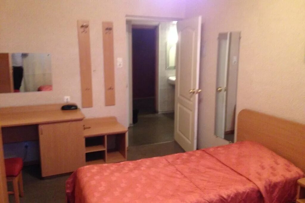 хостел комната на двоих. кантемировская 24 санкт-петербург. общежитие рггу на кировоградской. 11 общежитие лэти. питер хостел централ.