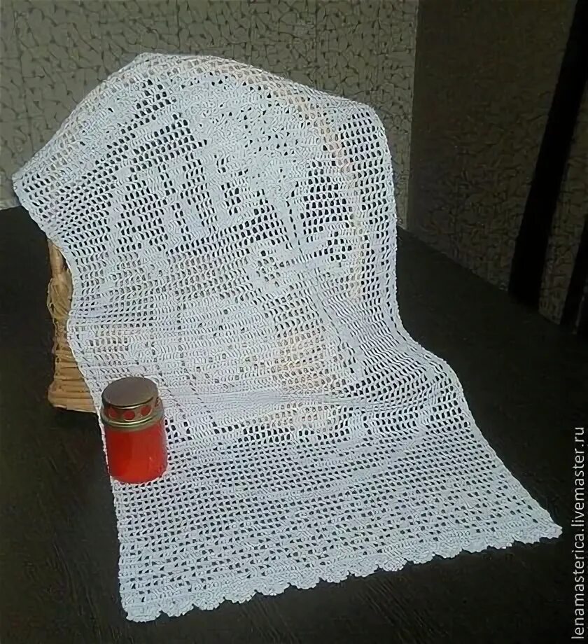 Пасхальная салфетка крючком в технике филейного вязания. Филейные салфетки пасхальные. Филейная салфетка к Пасхе. Пасхальные салфетки в филейной технике.
