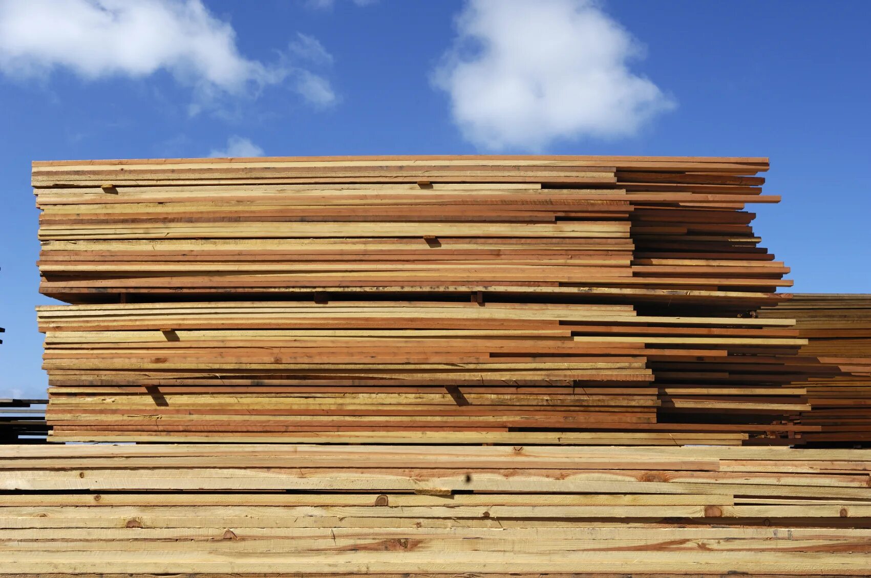 доски лежат