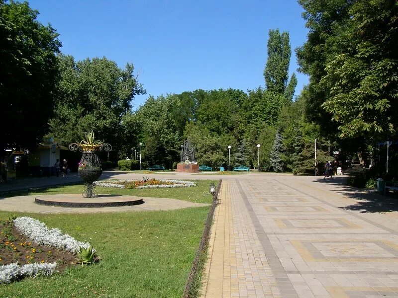 Ейский городской парк. И. Парк поддубного ейск. Ейский парк поддубного. Парк поддубного ейск.