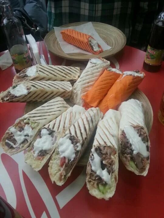 эко шаурма халяль. шаурма на новослободской мосдонер. шаверма по московски покровка. кафе шаверма москва.