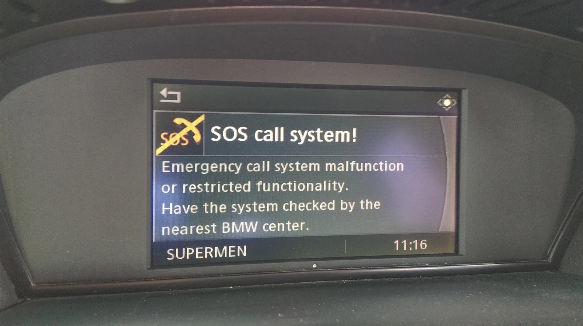 Сос ошибка. Кнопка sos bmw e60. кнопка сос бмв е70. ошибка sos bmw f30. bmw e60 ошибка sos.