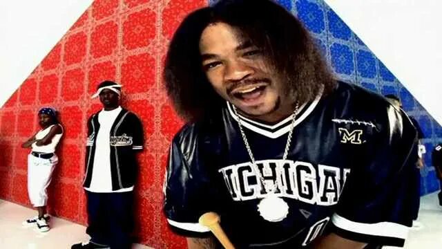 Manik kla3dia igu pola gori dmx lila xzibit ne pridy. Xzibit в очках. Человек бежит от собаки. Девушка с сумкой. Enjoy life.