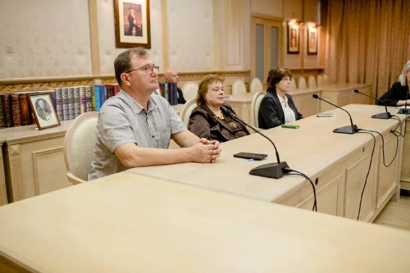 Гуманитарный университет профсоюзов санкт-петербург проходные. Гуманитарный университет профсоюзов факультет. Юлия фролова мгу геологический факультет. Кафедра английского языка мгу. Гуманитарный вуз профсоюзов спб.