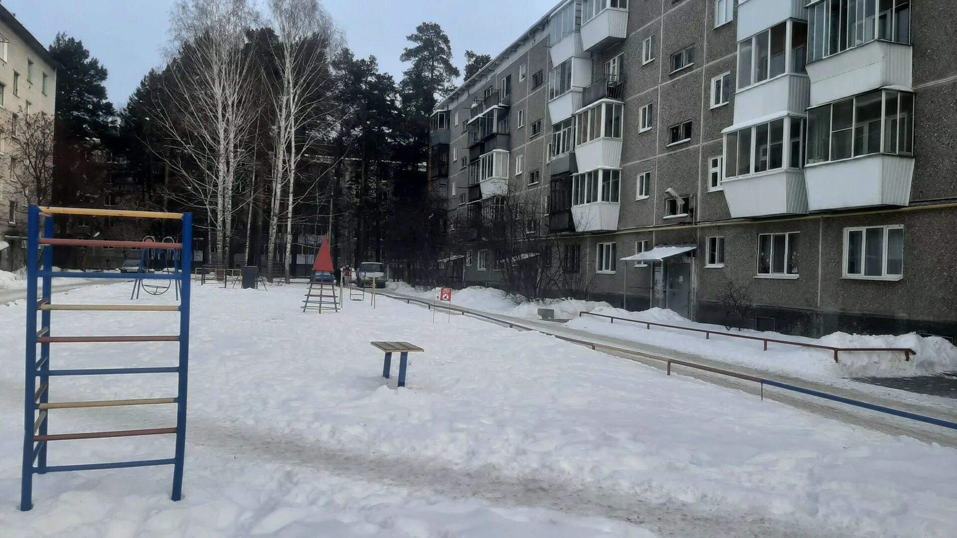 Уют сити фото березовский. Восточная 5 березовский фото. Энергостроителей 9/1 березовский. Гагарина 21 березовский планировки квартир. Квартира студия в ново патрушево.