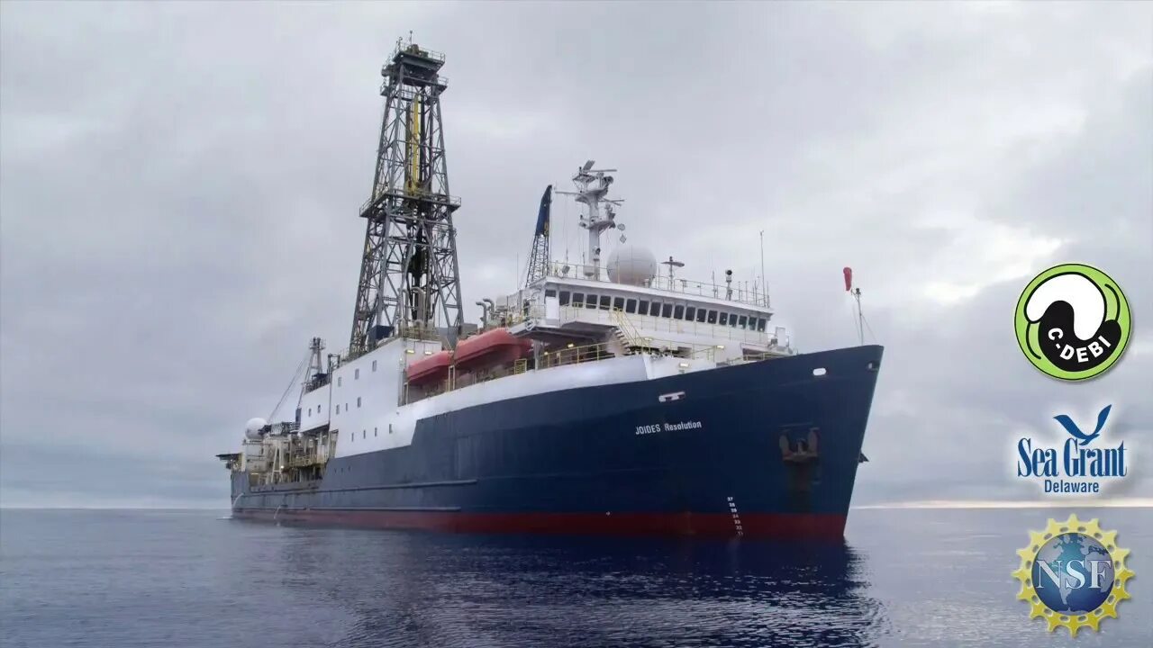 Инженерно-буровое судно бавенит. Массовое вымирание в кайнозое причины. Ocean driller. Нефтедобывающая платформа. Судно гломар челленджер.
