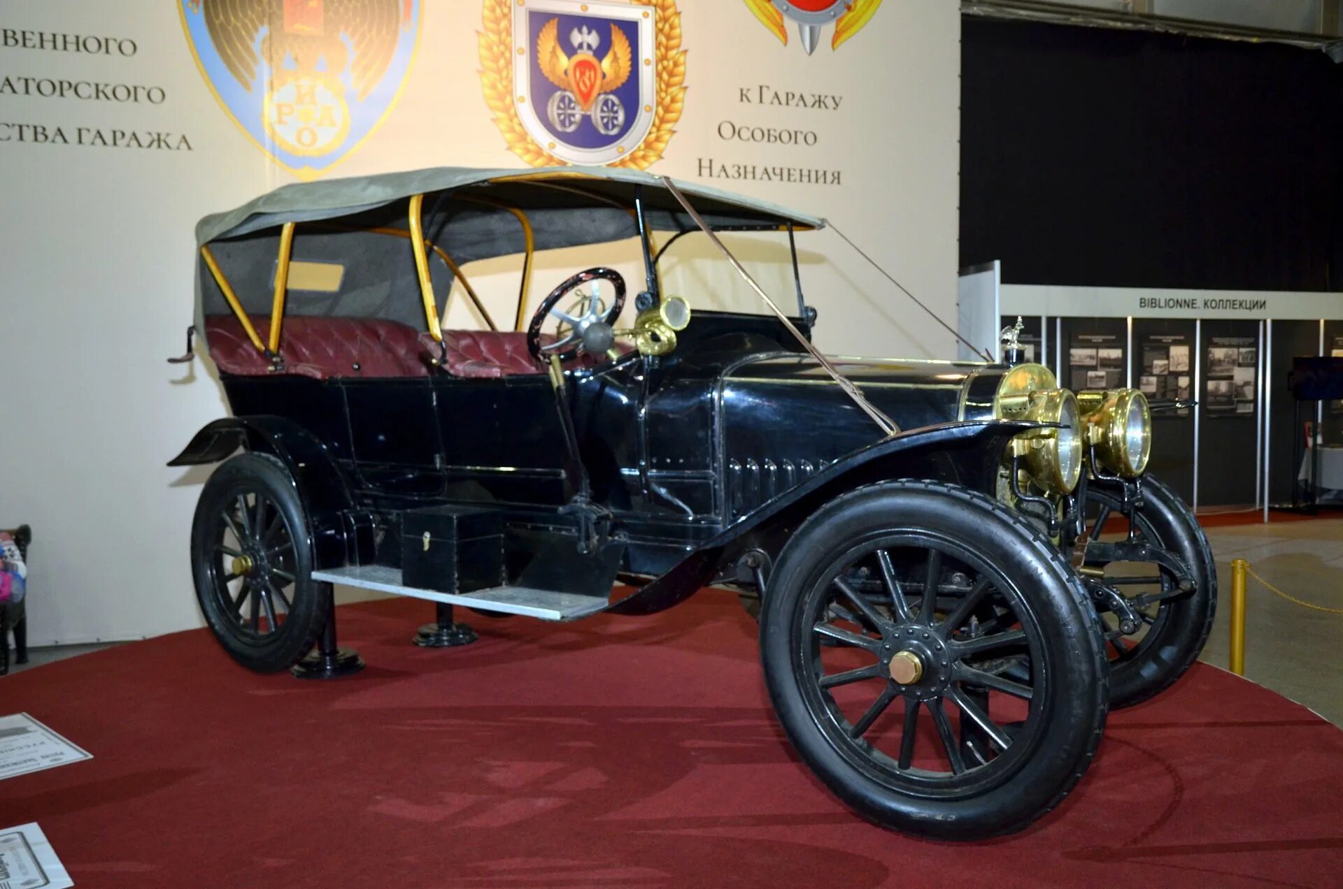 Первые серийные автомобили. Автомобиль Руссо-Балт 1911. Руссо Балт 1913. Автомобиль 1913 Руссо Балт. Автомобиль Руссо-Балт 1909.