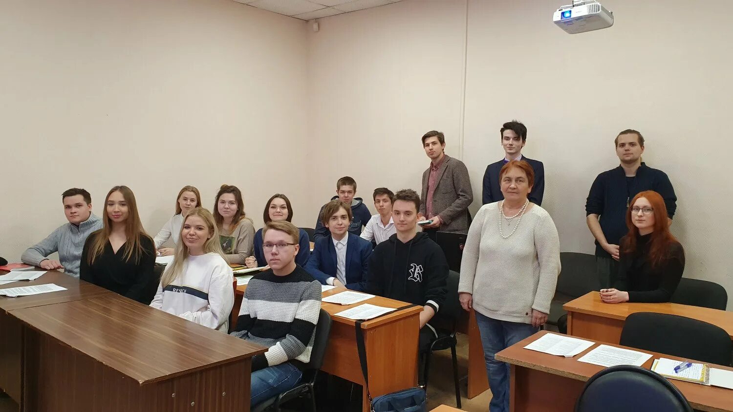 Преподаватель кафедры иностранных языков. Преподаватели рту МИРЭА Стромынка. Кафедра иностранных языков. МГУПИ преподаватели.