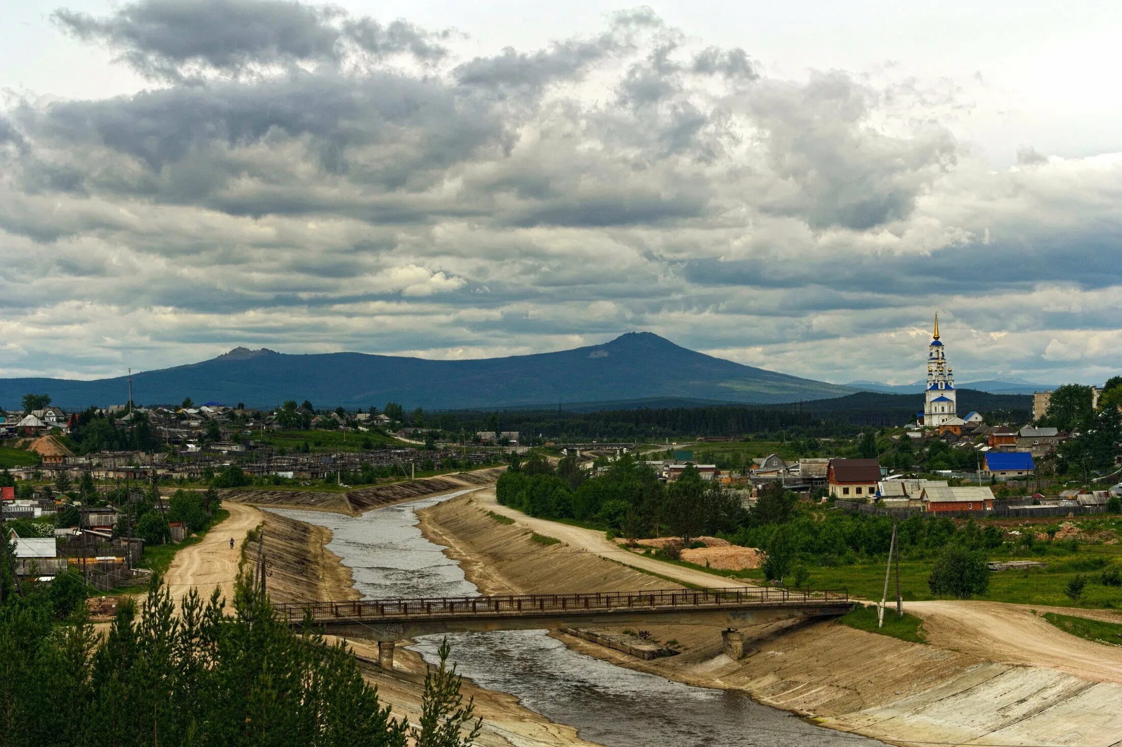 Сайт североуральского городского. Гора Кумба Североуральск. Североуральск горы. Гора Кумба и золотой камень. Гора Кумба Покровск-Уральский.