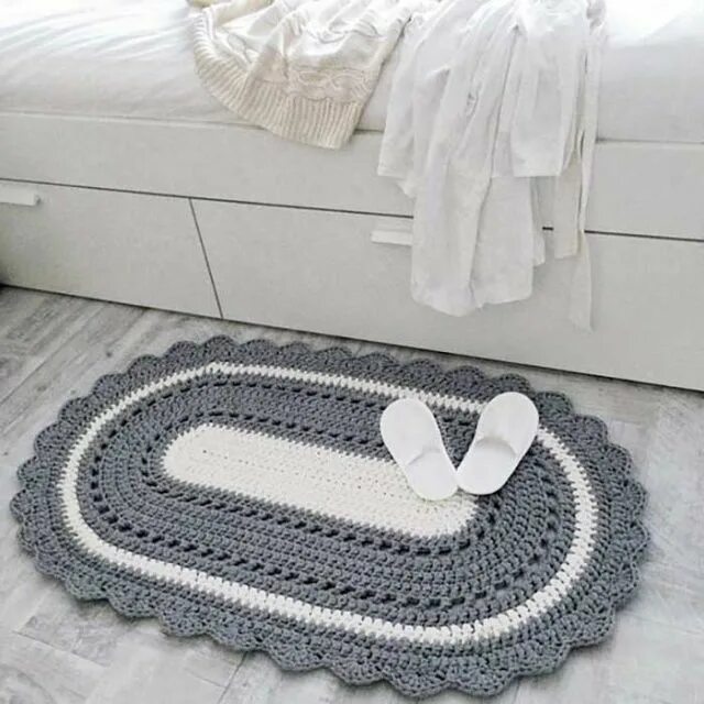 Ковер из ленточной пряжи. Ковер из трикотажной пряжи крючком. Ковер из трикотажной пряжи крючком. Вязаный ковер. Ковер из трикотажной пряжи крючком.