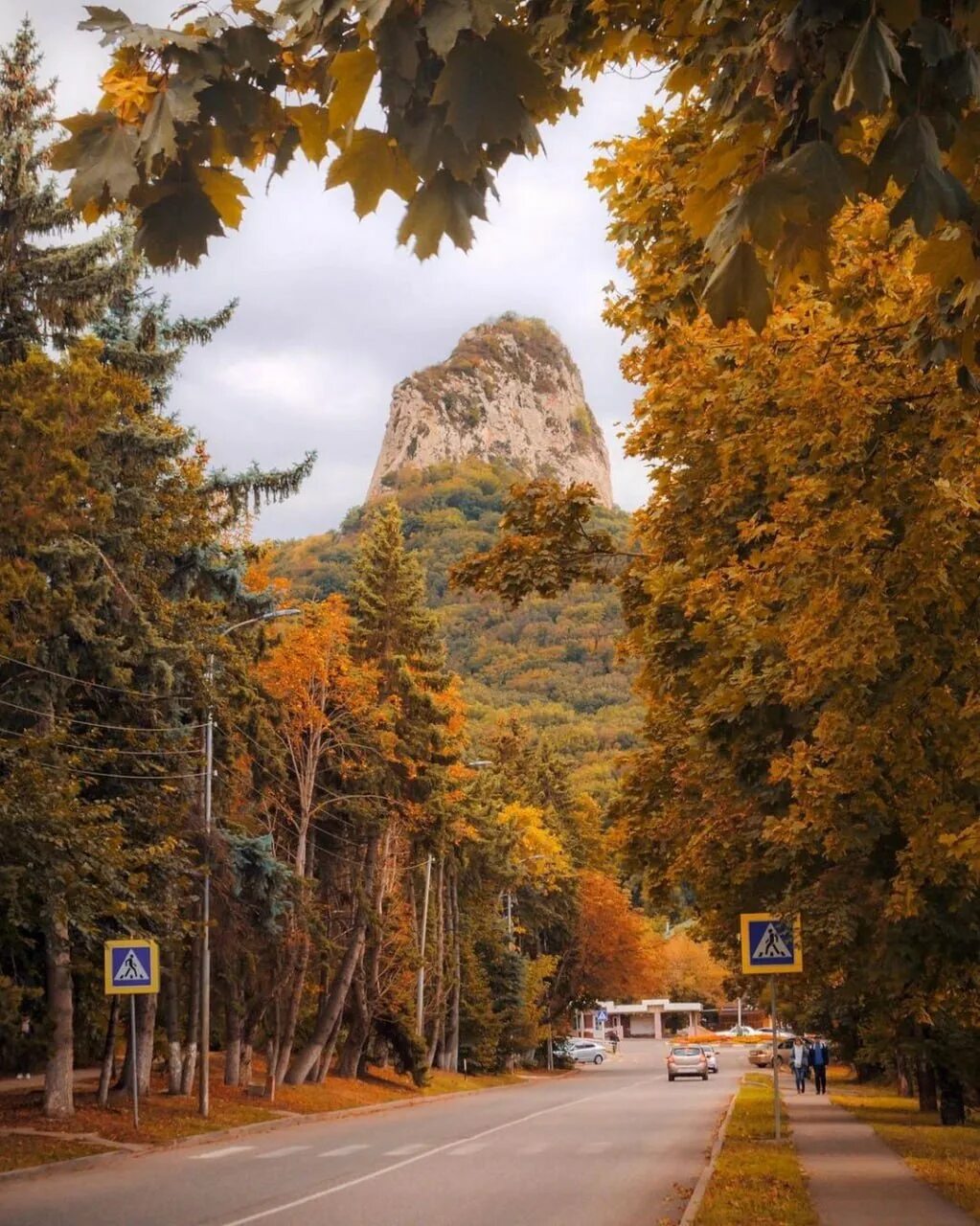 Городской округ железноводск. Железноводск осень. Железноводск горы. Золотая осень Железноводск. Железноводск осенью.