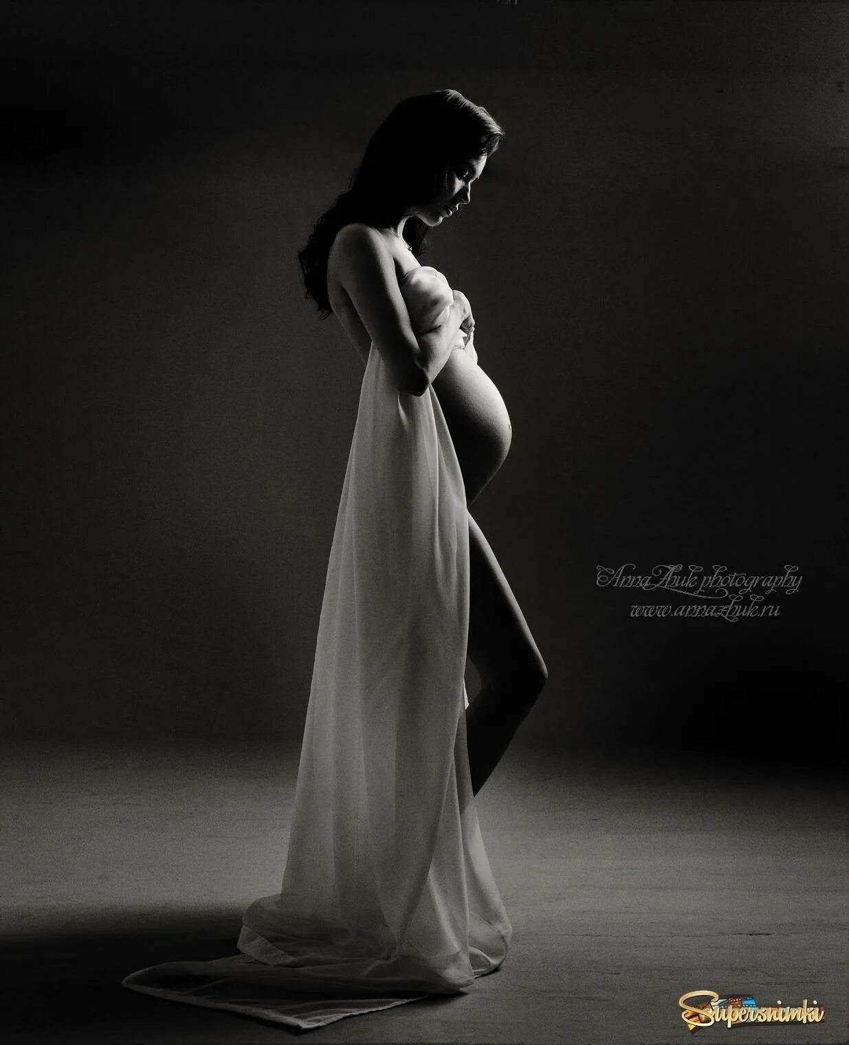 Фотограф беременность. Фотосессия беременной. Фотосессия беременности в студии. Фотосессия беременной в студии. Стильные фотосессии беременных.