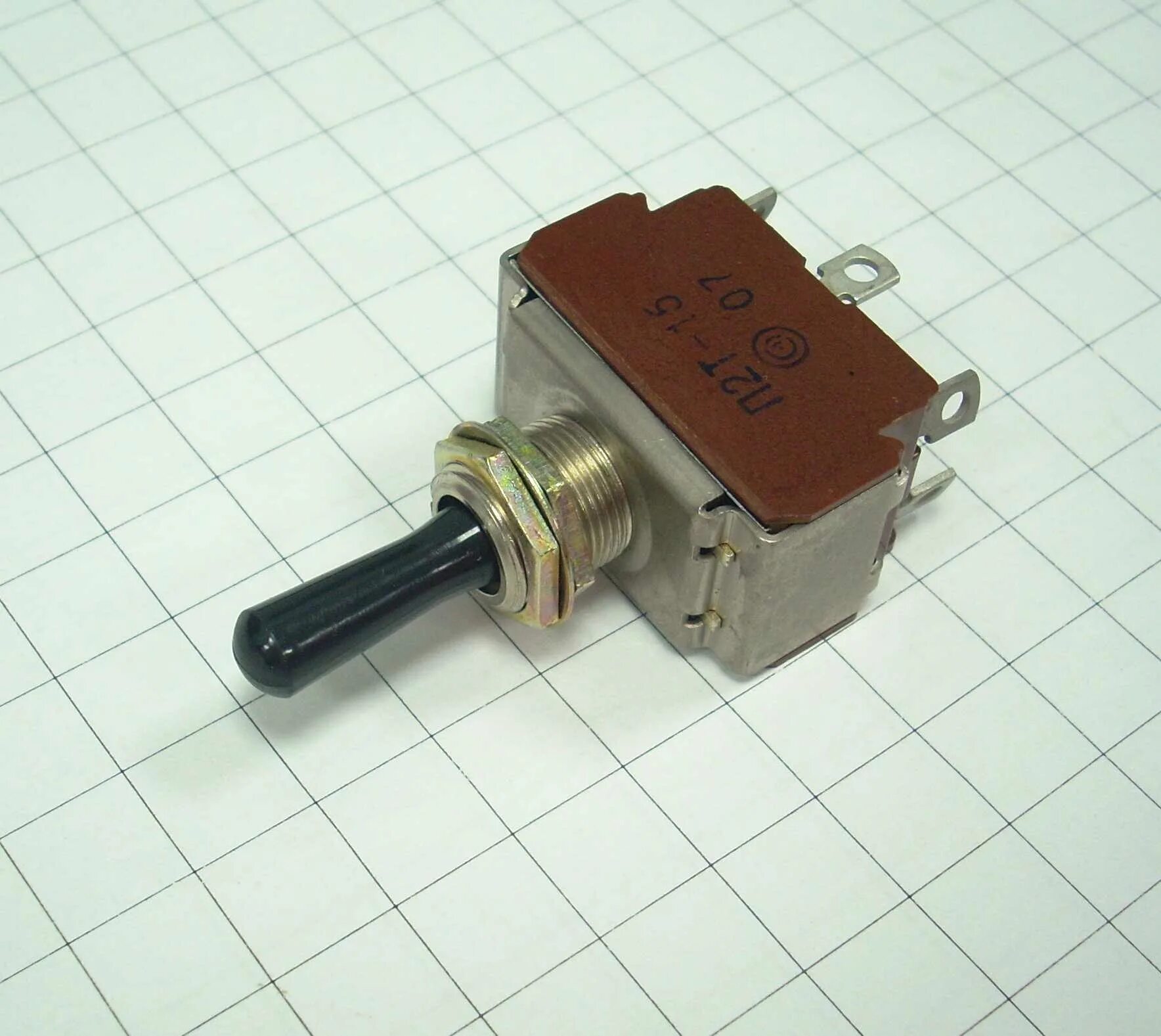 Тумблер трёхпозиционный п2т-5. Шт 2 т. П2т-4 переключатель. П2т-13 тумблер. Тумблер мт3.