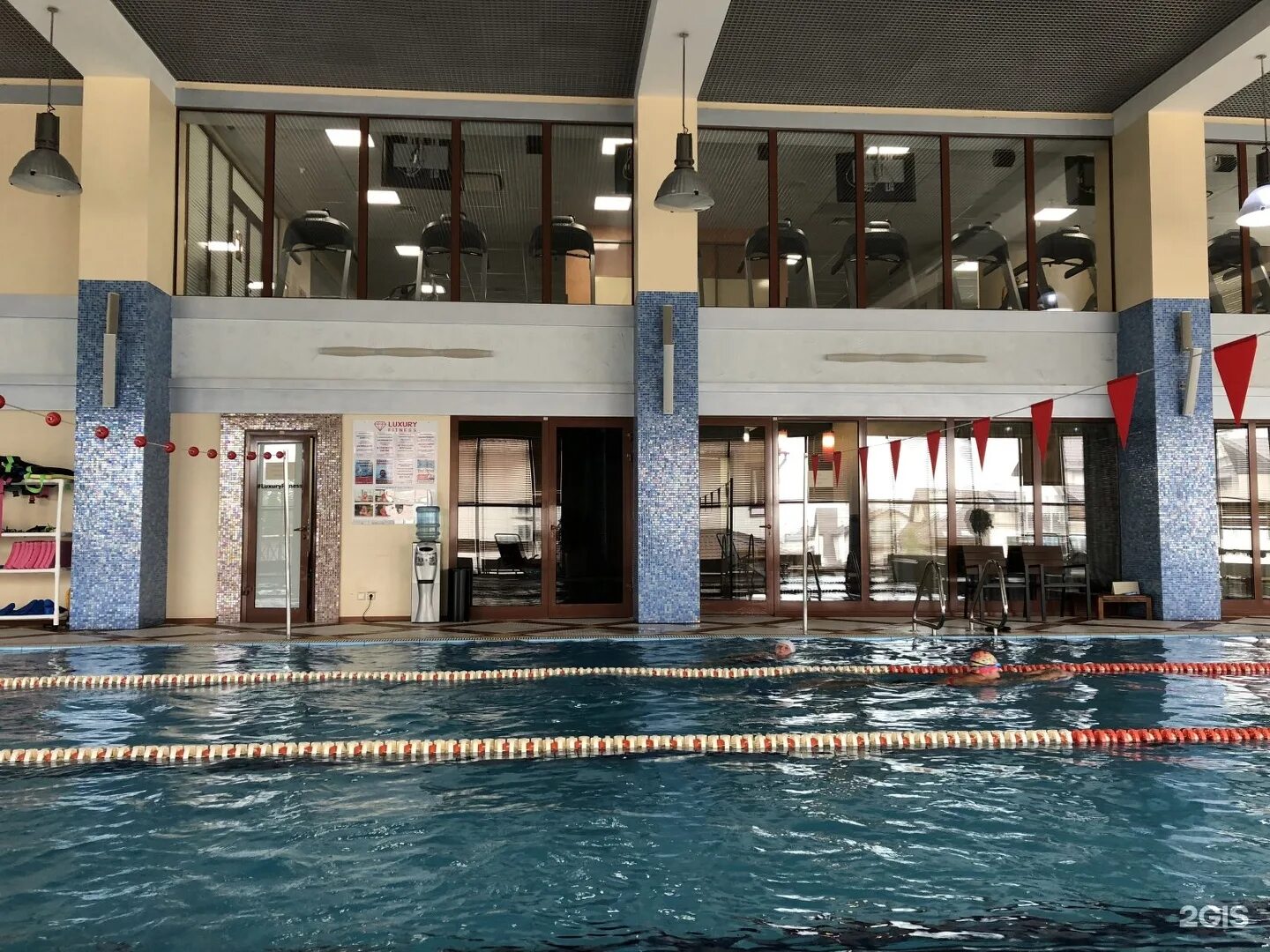 Luxury fitness. Лакшери фитнес логотип. Luxury fitness самара. Бассейн лакшери самара. Luxury fitness.
