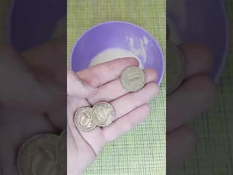 Как кислота на старую и грязную монету. Как очистить монету от окисления в домашних условиях. чем очистить монеты в домашних условиях. чем отмывать монеты ссср. как очистить медную монету.