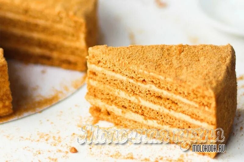 Торт рыжик. Крем для медовика со сгущенкой и маслом. Медовик сгущенным кремом. Рыжик торт классический со сгущенкой. Торт медовый с вареной сгущенкой.
