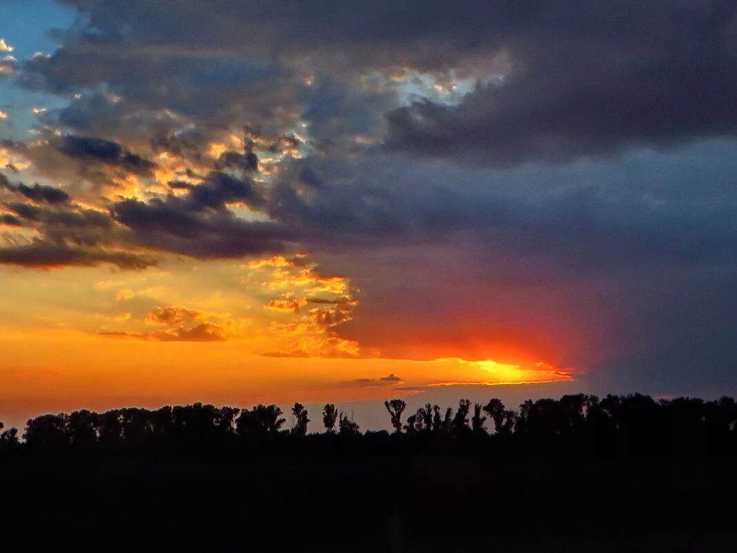 рассвет солнца. красивый восход. рассвет солнца. восход рассвет. закат солнца на шумихе красноярск.