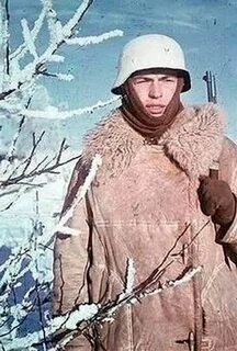 Часовой в тулупе огромный