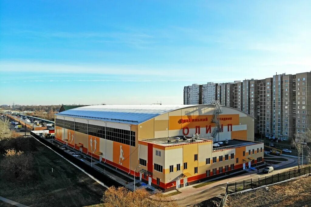 суздальская 25 стадион олимп. стадион олимп в новокосино. футбольный стадион олимп новокосино. манеж олимп суздальская. футбольный манеж олимп новокосино.